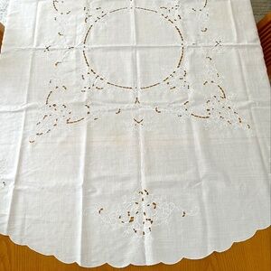 CIRCULAR EMBROIDERED TABLECLOTH